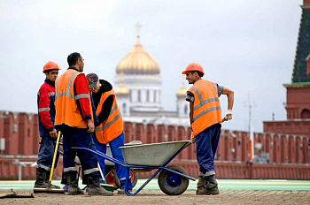 Специалисты - о миллионе трудовых мигрантов, уехавших из Санкт-Петербурга из-за коронавируса: «Плюс не перекрывает минусы»