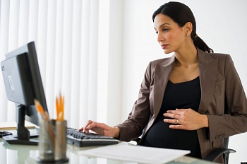 Какие гарантии имеет беременная женщина при прекращении трудовых отношений?